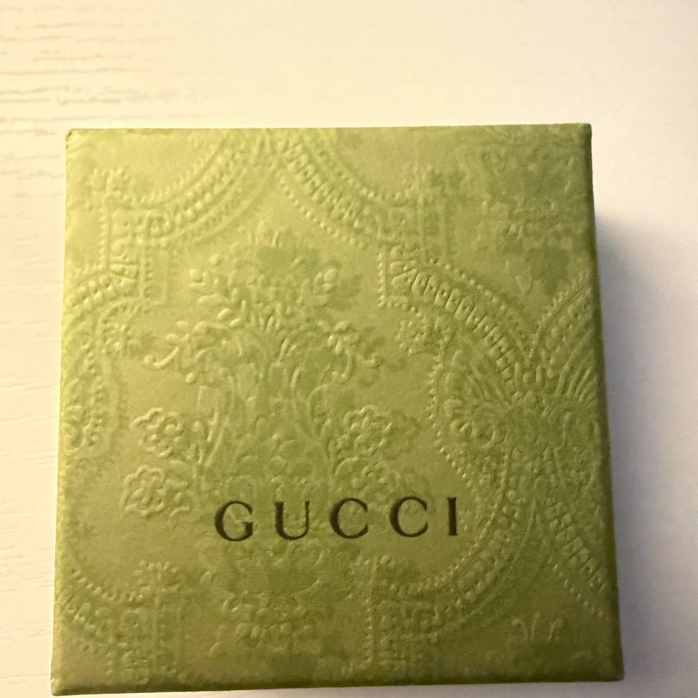 12 diamond link to love Gucci bracelet
